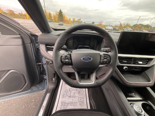 Certified 2025 Ford Explorer ST-Line AWD/4WD image 15
