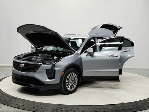Used 2024 Cadillac XT4 Premium Luxury image 11