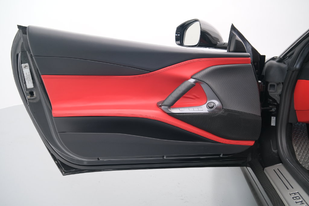 Used 2018 Ferrari 812 Superfast RWD image 38