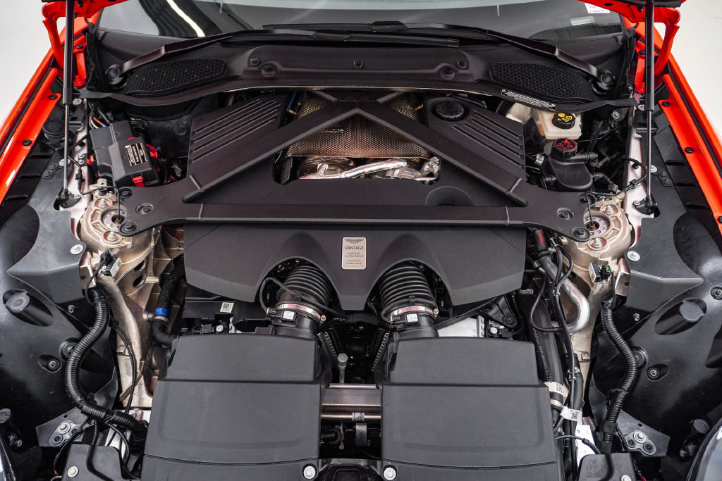 Used 2026 Aston Martin V8 Vantage Roadster RWD image 33