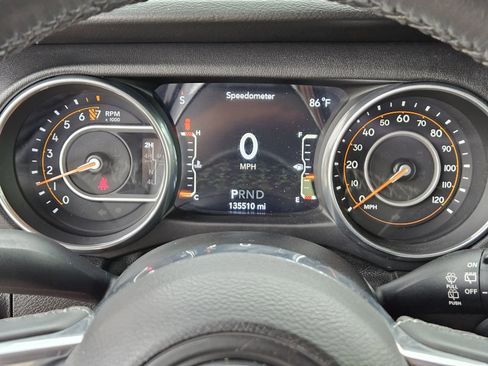 Used 2018 Jeep Wrangler Unlimited Sahara AWD/4WD image 19