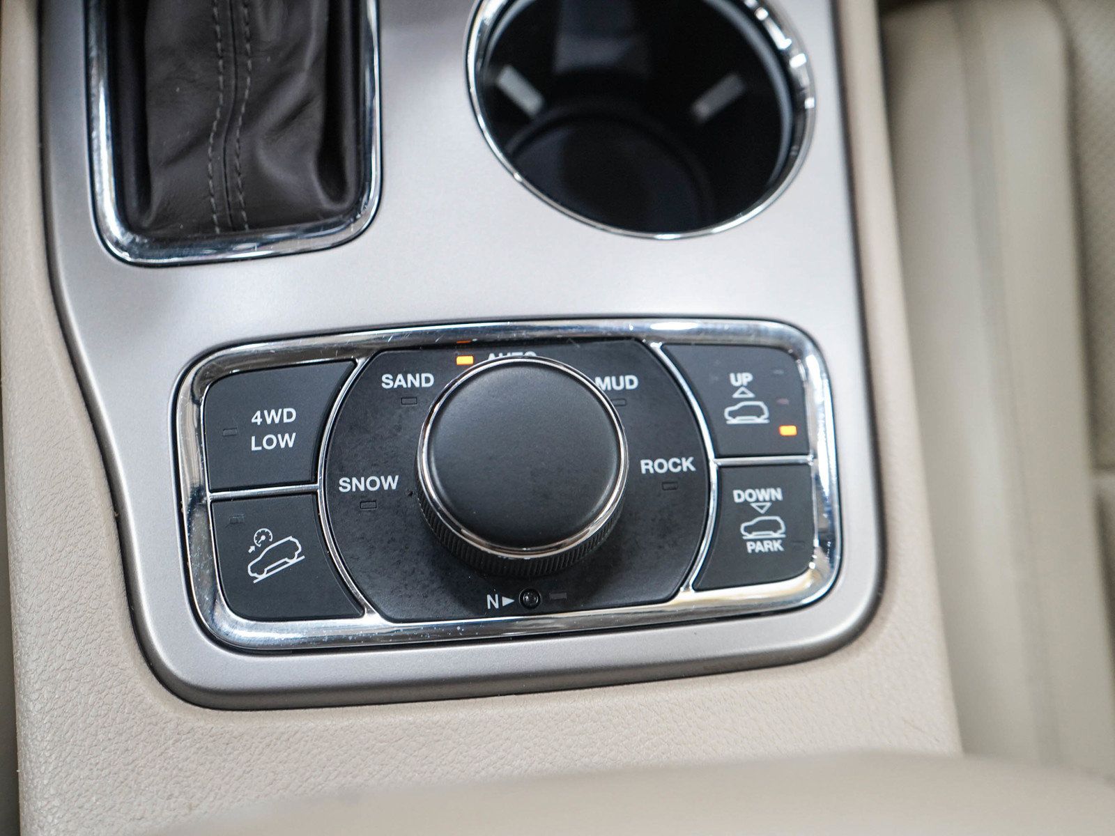 Used 2021 Jeep Grand Cherokee Overland AWD/4WD image 24