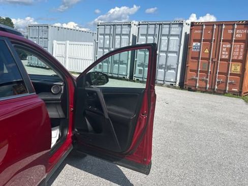 Used 2018 Toyota RAV4 LE AWD/4WD image 45