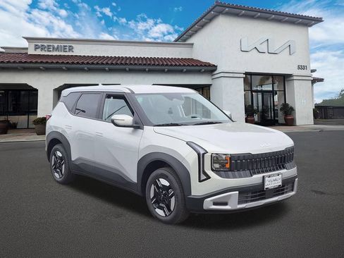 New 2027 Kia Seltos LX FWD image 2