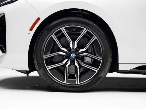 Used 2026 BMW 740i RWD image 19