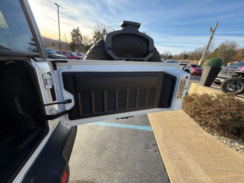 Used 2019 Jeep Wrangler Unlimited Rubicon w/ Dual Top Group image 31