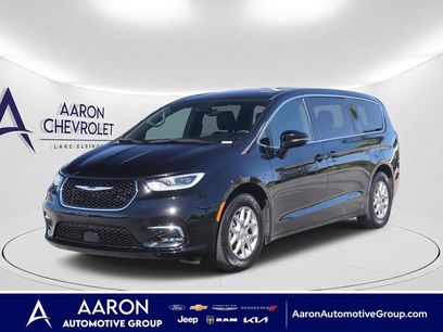 Used 2026 Chrysler Pacifica Select