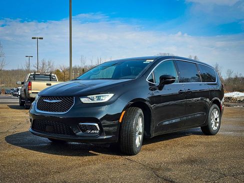 New 2026 Chrysler Pacifica Select image 7