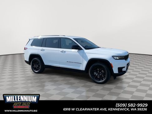 Used 2024 Jeep Grand Cherokee L Laredo image 1