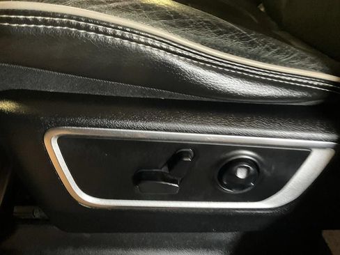 Used 2019 RAM 1500 Laramie AWD/4WD image 16