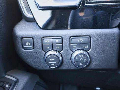 New 2026 GMC Sierra 1500 Elevation image 24