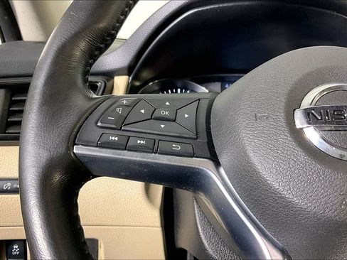 Used 2017 Nissan Rogue SV AWD/4WD image 27