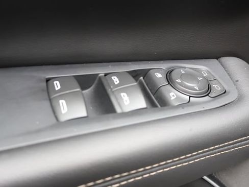 Used 2025 GMC Yukon Elevation AWD/4WD image 17