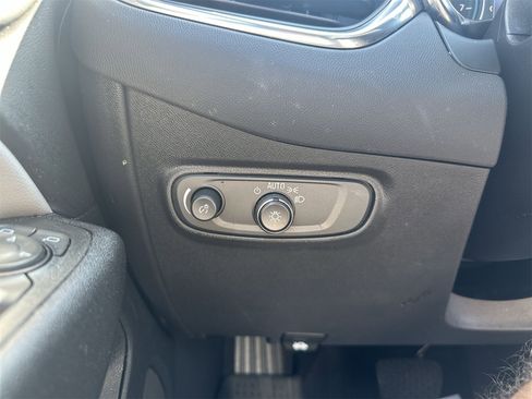 Used 2023 Chevrolet Equinox LS w/ LS Convenience Package image 17