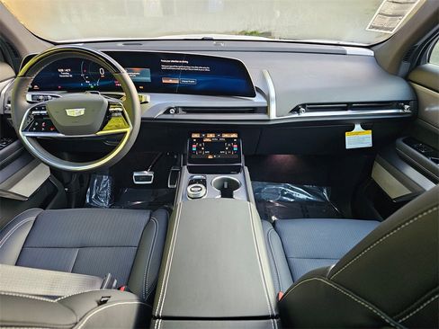 New 2026 Cadillac Vistiq Sport image 14