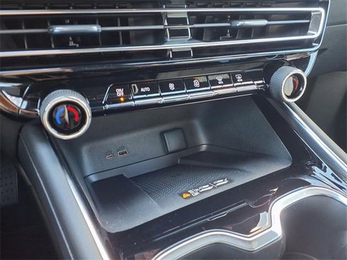 New 2026 Chevrolet Traverse High Country image 18