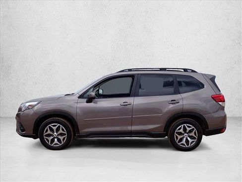 Used 2023 Subaru Forester Premium AWD/4WD image 2