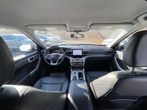 Used 2022 Ford Explorer XLT w/ Equipment Group 202A image 31