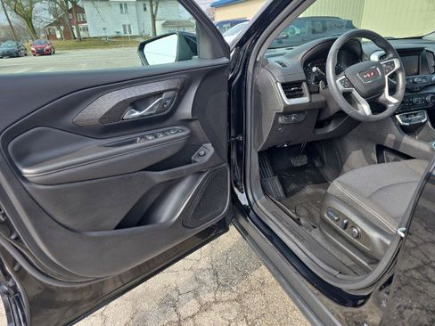 Used 2023 GMC Terrain SLE w/ Driver Convenience Package image 14