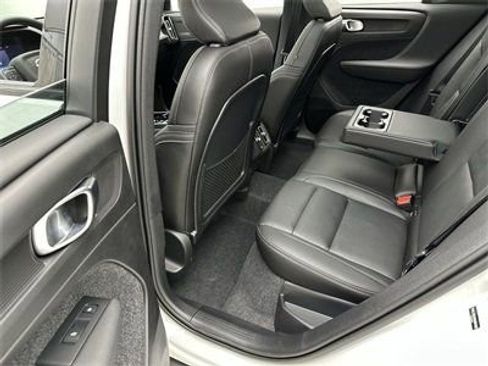 Certified 2025 Volvo XC40 B5 Plus w/ Protection Package Premier image 21