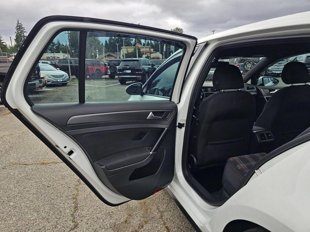 Used 2020 Volkswagen Golf 4-Door FWD image 15