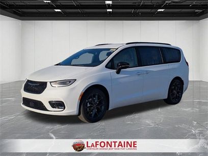 New 2026 Chrysler Pacifica Select w/ S Appearance Package