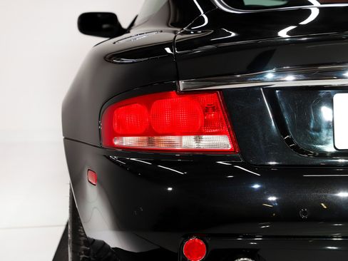Used 2003 Aston Martin Vanquish image 22