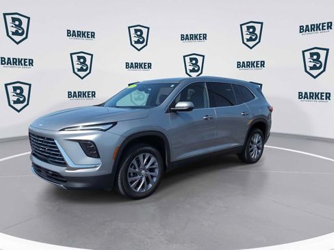 Used 2025 Buick Enclave Preferred AWD/4WD image 5