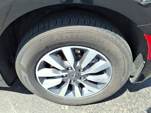 Used 2024 Chrysler Pacifica Limited FWD image 21