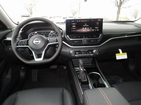 Used 2025 Nissan Altima 2.5 SR w/ SR Premium Package image 14