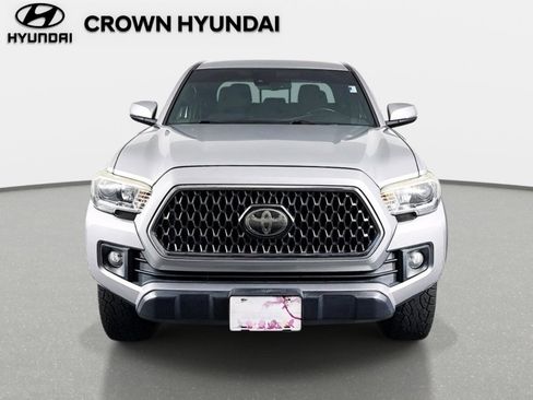 Used 2019 Toyota Tacoma TRD Off-Road w/ Technology Package AWD/4WD image 2