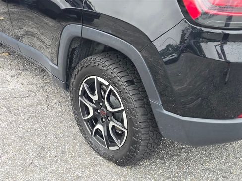 Used 2025 Jeep Compass Trailhawk w/ Trailhawk Elite Group AWD/4WD image 17