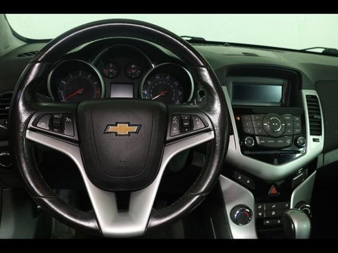 Used 2014 Chevrolet Cruze LT FWD image 2