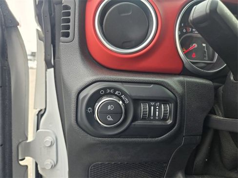 Used 2020 Jeep Gladiator Rubicon image 17