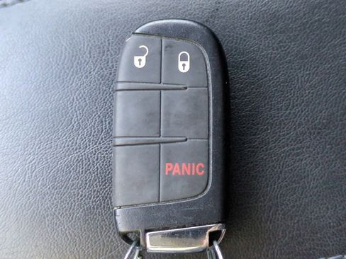 Used 2022 Jeep Compass Latitude image 35