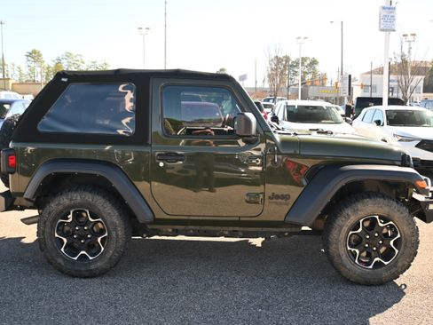 Used 2021 Jeep Wrangler Sport image 16