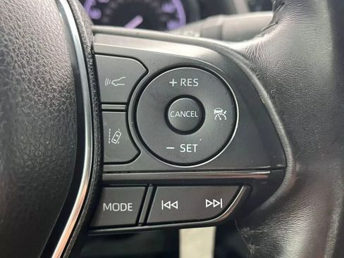 Used 2020 Toyota Camry SE image 11