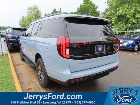 Used 2025 Ford Expedition Tremor AWD/4WD image 7