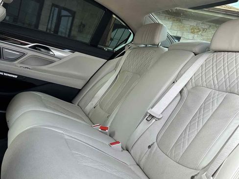 Used 2016 BMW 750i image 5