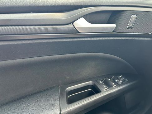 Used 2018 Ford Fusion SE w/ Equipment Group 201A FWD image 29