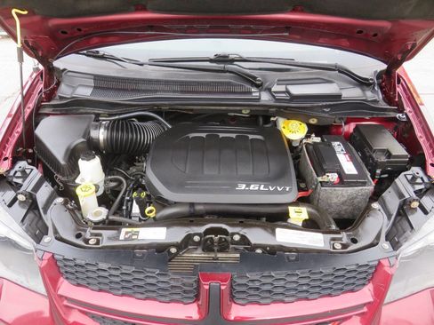 Used 2018 Dodge Grand Caravan GT image 38