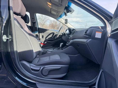 Used 2019 Hyundai Ioniq Plug-In Hybrid image 12