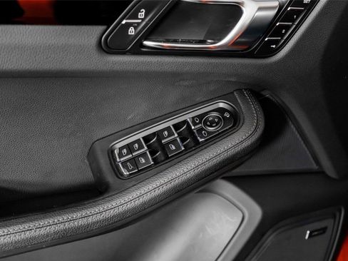 Used 2024 Porsche Macan AWD/4WD image 48