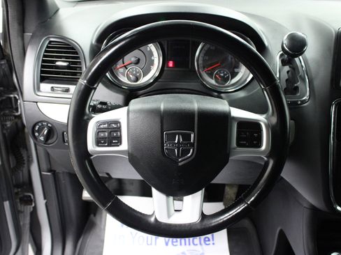 Used 2019 Dodge Grand Caravan GT w/ Safety Sphere Group FWD image 19