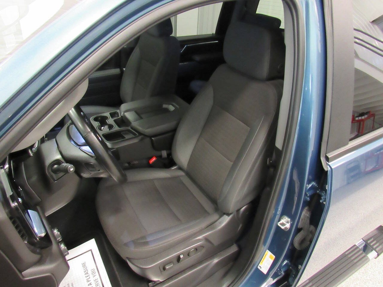 Used 2025 Chevrolet Silverado 2500 LT w/ Convenience Package AWD/4WD image 35