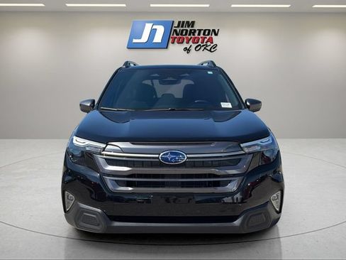 Used 2025 Subaru Forester Premium AWD/4WD image 2