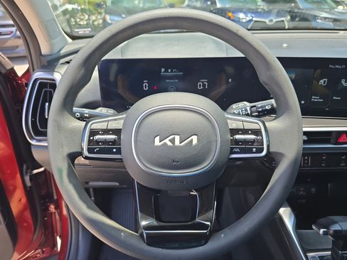 Certified 2025 Kia Sorento LX FWD image 29