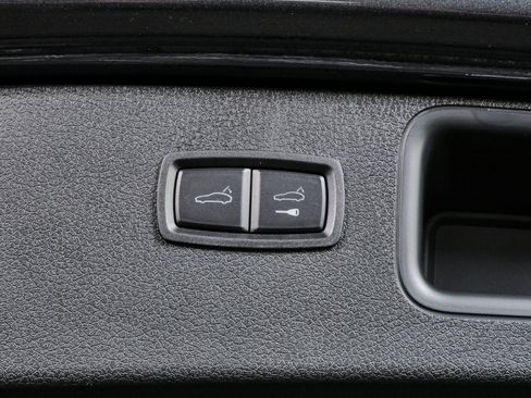 New 2026 Porsche Macan AWD/4WD image 33