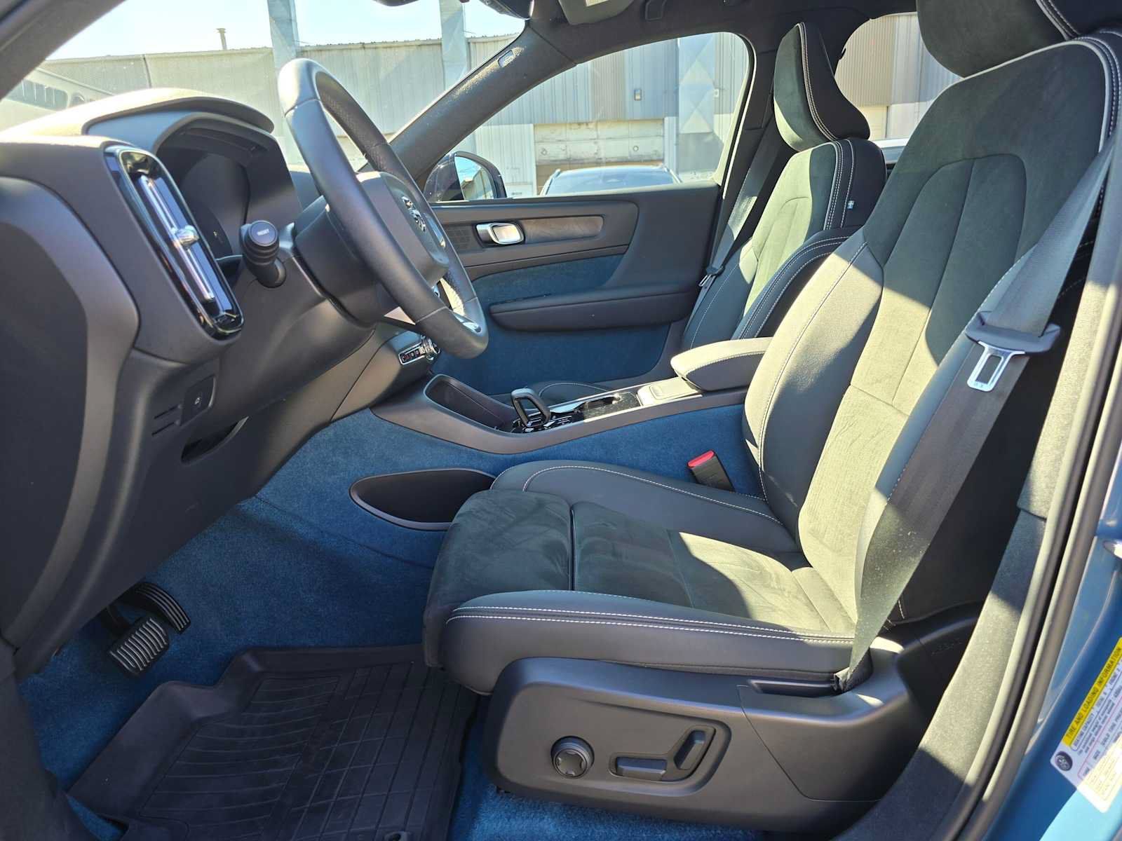 Used 2023 Volvo XC40 Recharge Plus w/ Protection Package Premier AWD/4WD image 20