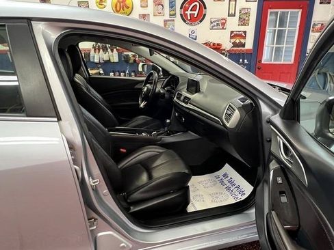 Used 2018 MAZDA MAZDA3 Touring FWD image 10